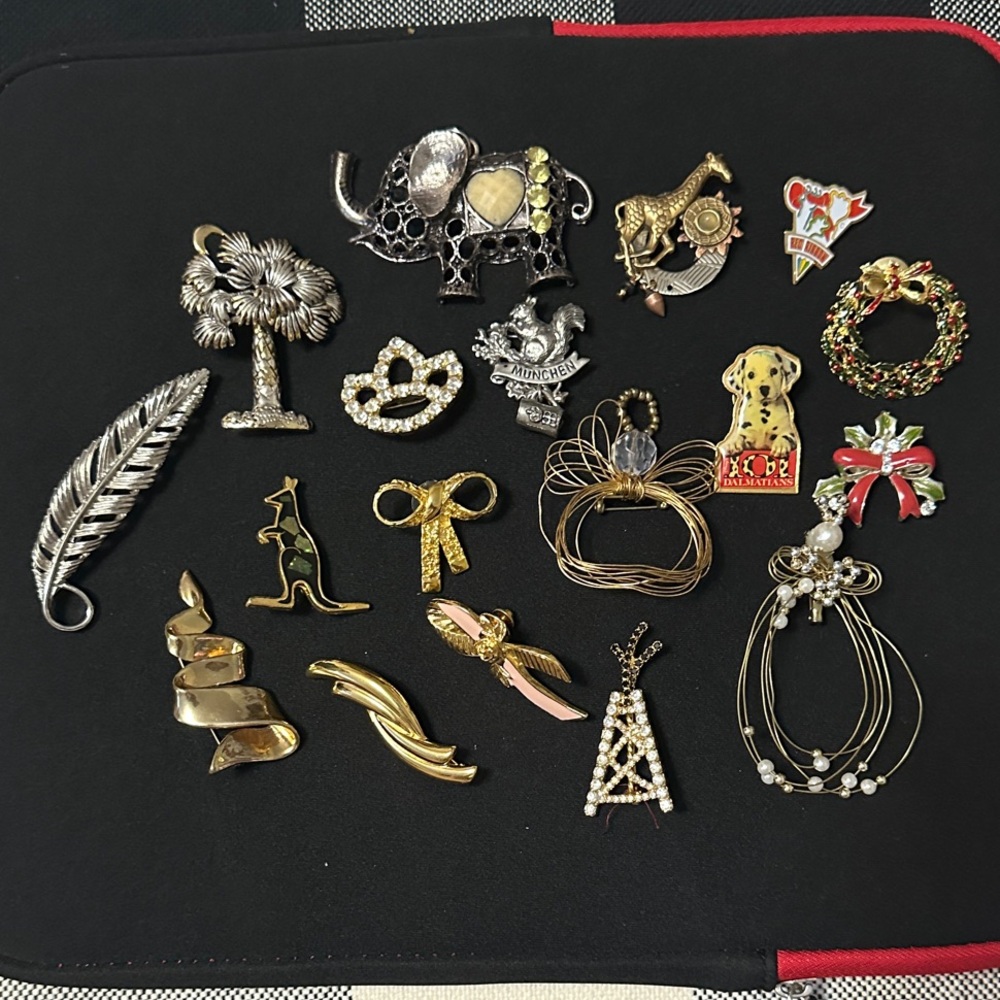 Elegant Gold and Silver Brooch Set